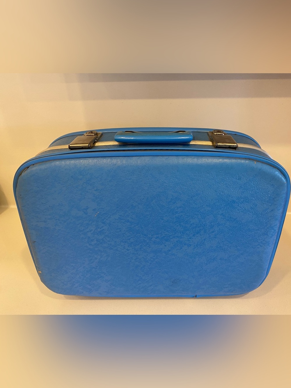 Vintage Suitcase, Train Case, Luggage: 17"x13"x7", Blue turquoise